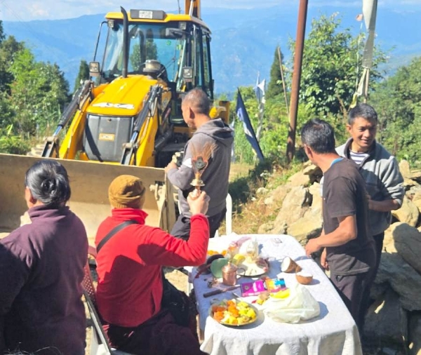 तल्लो सिमानाटार बस्तीमा बाटो निर्माण कार्यको थालनी