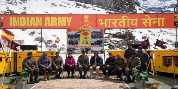 भारतीय सेनाद्वारा भारत चीन सीमाका चार गाउँलाई वैकल्पिक बिजुली उपलब्ध गराउन जेनेरेटर प्रदान