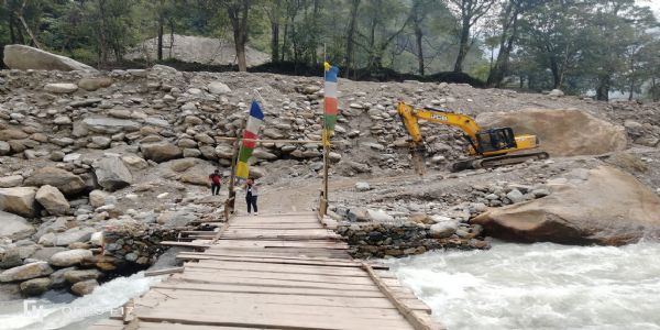 नर्थ सिक्किम टुरिस्ट ड्राइभर वेलफेयर एसोसिएसन र नागा जनताले बनाए काठे पुल
