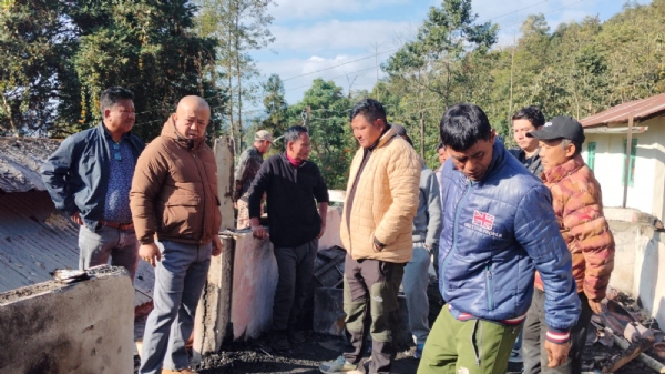 अग्नि पीडित परिवारलाई राहत सामग्रीहरु वितरण