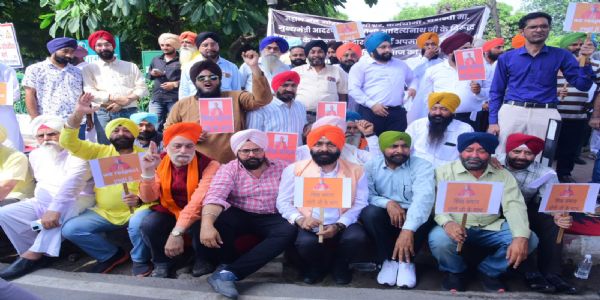 योगी आदित्यनाथ विरूद्ध अपमानजनक टिप्पणीले रूष्ट सिख समाजले गऱ्यो प्रदर्शन