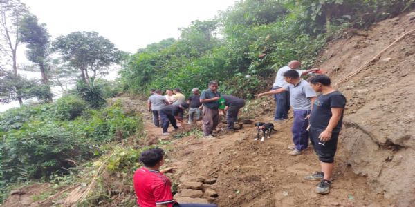 पैह्रोले क्षतिग्रस्त बाटो घाटो समाजद्वारा सर सफाई र मरमत्ति