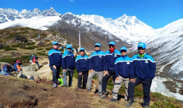 सिक्किमका पर्वतारोहीहरू सगरमाथा आधार शिविर पदयात्रामा 4,410 मिटर उचाइको दिङबोचे पुगे