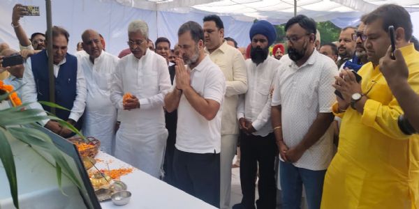 राहुल गान्धीले चण्डीगढ़मा आईपीएस वाई पूरन कुमारको परिवारलाई भेटे