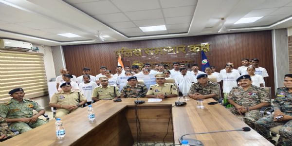 छत्तीसगढ़को सुकमामा 50 लाखका 27 इनामी नक्सलीद्वारा आत्मसमर्पण गरियो
