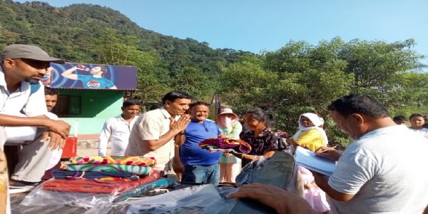 माकपा दार्जिलिङ जिल्ला कमिटीद्वारा दुधेको तरुवामा राहत सामग्रीहरु वितरण