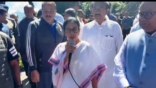 मुख्यमन्त्री ममता ब्यानर्जीले दार्जिलिङको महाकाल बाबा मन्दिरमा गरिन् पूजा अर्चना