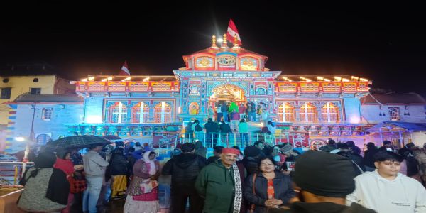 बदरी-केदार धाममा धूमधामले मनाइयो दीपोत्सव