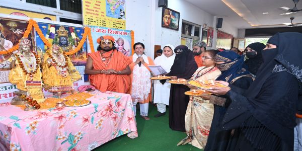 वाराणसीमा मुस्लिम महिलाहरूले भगवान रामको आरती गरी दिए रामराज्यको सन्देश