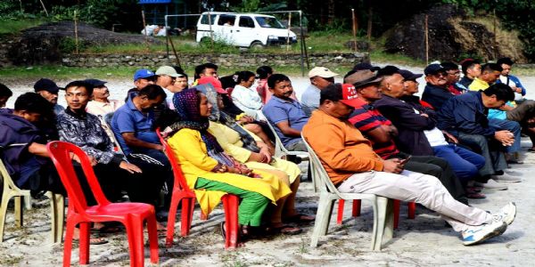 खरसाङको‌ सिटोङ दुई मामरिङ क्षेत्रको जीर्णावस्थामा रहेको सडकलाई लिएर सामुहिक सभा सम्पन्न