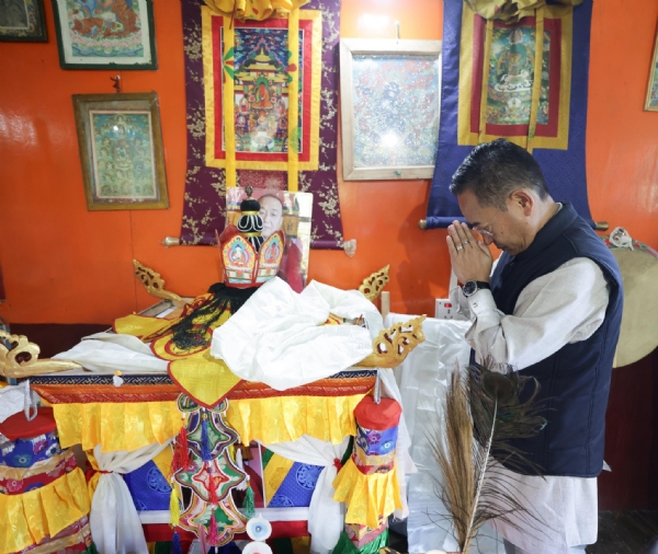 मुख्यमन्त्रीद्वारा दिवंगतद्वय लामा हिस्से वाङ्गदी लेप्चा र ऐतसिंह सुब्बाको परिवारसॅंग भेट गरे