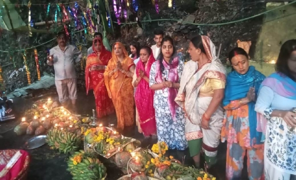 तीनधारे क्षेत्रमा छठ पूजा शान्तिपूर्ण पालन तीनधारे क्षेत्रमा छठ पूजा शान्तिपूर्ण पालन