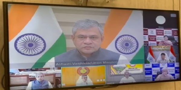 चक्रवाती तूफान मोन्थाको मध्यनजर अश्विनी वैष्णवले गरे तयारीहरूको समीक्षा