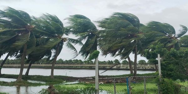 मोन्थाको प्रभावले तेलंगानाका 16 जिल्लामा अचानक बाढ़ीको खतरा, 127 ट्रेनहरू अस्थायी रूपमा रद्द