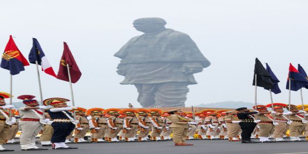 गुजरातको एकता नगरमा विभिन्न राज्यहरूको भयो परेड, प्रधानमन्त्री मोदीले लिए सलामी