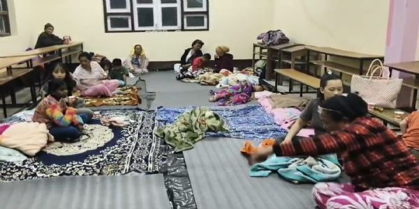 निरन्तर वर्षाले छोटा रङ्गीतको जलस्तर बढने खतराबीच बिजनबारी महाविद्यालयमा 20 परिवारलाई सारियो