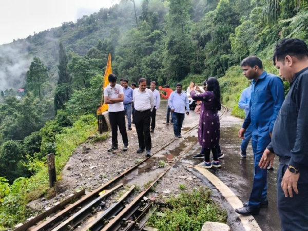 पूर्वोत्तर सीमान्त रेलवेका अतिरिक्त महाप्रबन्धक भीबी विश्वकात्माद्वारा डीएचआर क्षेत्रको भ्रमण र निरीक्षण
