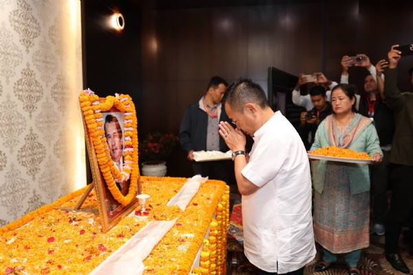 मुख्यमन्त्रीले पूर्व मुख्यमन्त्री स्वर्गीय भण्डारीलाई श्रद्धाञ्जली अर्पित गरे