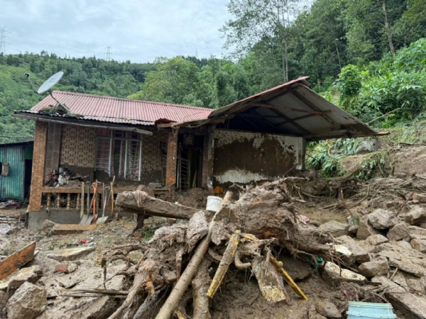 12 died in mirik landslide