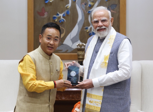 प्रधानमन्त्री नरेन्द्र मोदी र मुख्यमन्त्री प्रेमसिंह तामाङ