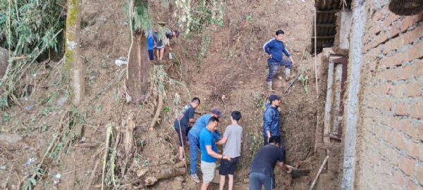 भागोप्रमो अनि विभिन्न सघ संस्थाद्वारा पैह्रोग्रस्त घरहरुलाई सहियोग