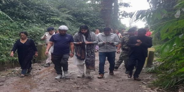 जिल्ला शासक र डेपुटी चेयरम्यानद्वारा चन्द्रमानधुरा र फूलबारीको होप टाउन क्षेत्रको निरीक्षण