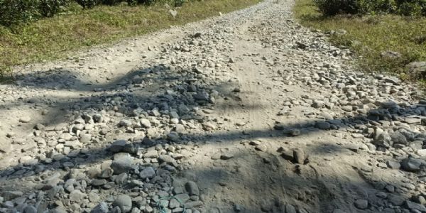 तीनधारेदेखि सिविटारसम्म पुग्ने रोडको जीर्णावस्थाले स्थानीयहरु धेरै असुविधामा, चॉंड़ै मरमत्ति शुरु गरिने