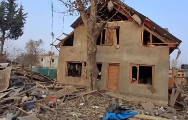 सुरक्षा बलले पुलवामामा आतङ्की उमरको घर आईईडीले उडायो