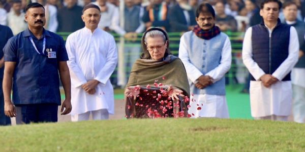 कांग्रेस नेताहरूले नेहरू जयन्तीमा शान्तिवनमा श्रद्धाञ्जली अर्पण गरे, नेहरू विरासतलाई आधुनिक भारतको जग बताए