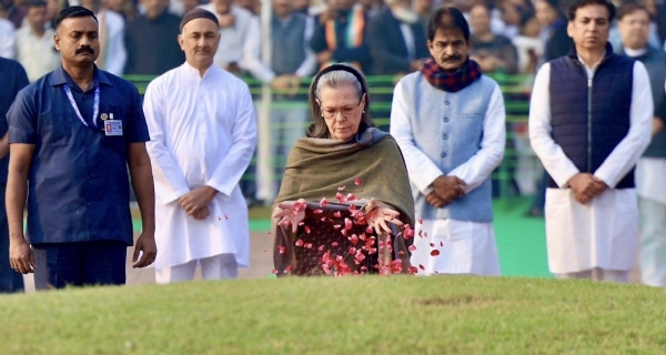 साेनिया गान्धी