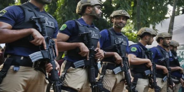 बंगलादेशको राजधानी ढाकामा उपद्रवीहरूलाई देख्ने बित्तिकै गोली हान्न आदेश