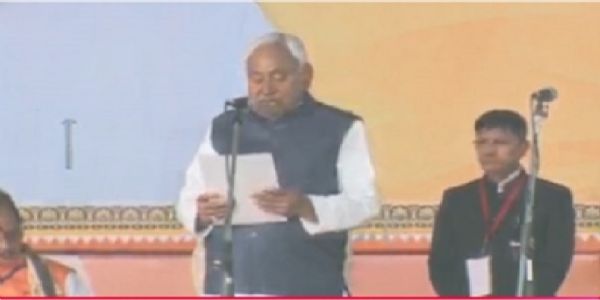 नितीश कुमार 10औं पटक बने बिहारका मुख्यमन्त्री, प्रधानमन्त्री र गृहमन्त्रीको उपस्थितिमा राज्यपालले दिलाए शपथ