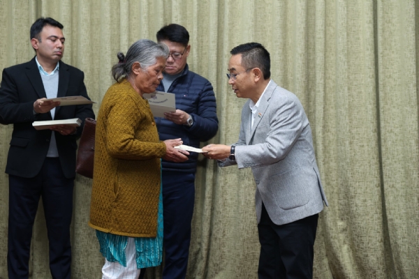 सरकार परिश्रमी व्यक्तिहरूलाई समर्थन गर्न प्रतिबद्ध: मुख्यमन्त्री सरकार परिश्रमी व्यक्तिहरूलाई समर्थन गर्न प्रतिबद्ध: मुख्यमन्त्री