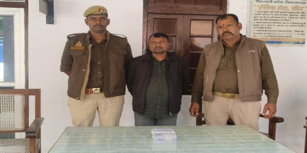 मानिसहरूलाई मद्दत गर्ने नाटक गर्दै ठग्ने गिरोहका सदस्य पक्राउ, नगद र एटीएम कार्डहरू बरामद