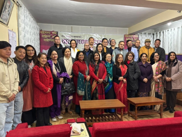 Ratna luxom Ratna luxom