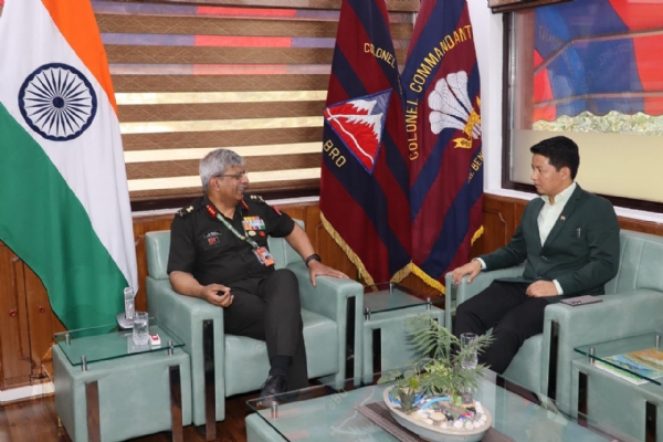 लोकसभा सांसद सुब्बाले बीआरओका महानिर्देशकलाई भेटे