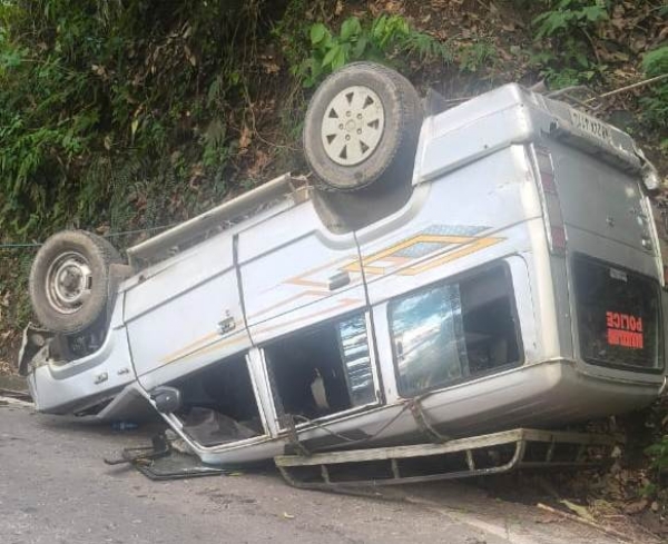 खरसाङको पंखाबारी रोडमा पुलिस गाडी दुर्घटनामा पाँचजना पुलिसकर्मीलाई सामान्य चोट खरसाङको पंखाबारी रोडमा पुलिस गाडी दुर्घटनामा पाँचजना पुलिसकर्मीलाई सामान्य चोट