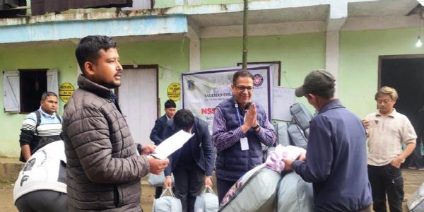 रंगमुकको चन्द्रमानधुरा र फूलबारीका पैह्रो पीडितहरूलाई राहत वितरण