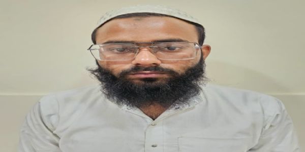 (अपडेट) पक्रा परेका तीन आतङ्कीहरूले गुजरातमा ठूलो आक्रमणको योजना बनाइरहेका थिए, आधुनिक हतियार र रसायनहरू बरामद