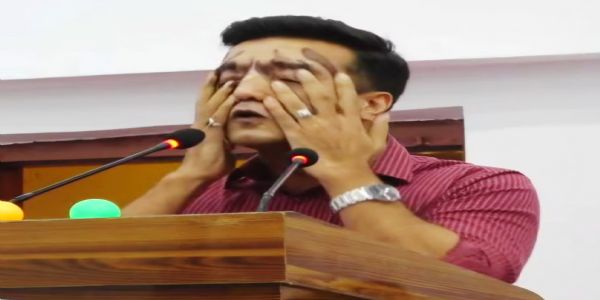 प्रचण्डको नीतिको विरोधमा आफ्नै पार्टीका एक विधायकले आफ्नो अनुहारमा कालो दले