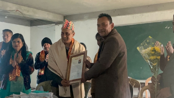 महानदी हाई स्कूलका प्रधान अध्यापक महेन्द्र छेत्री सम्मानित महानदी हाई स्कूलका प्रधान अध्यापक महेन्द्र छेत्री सम्मानित