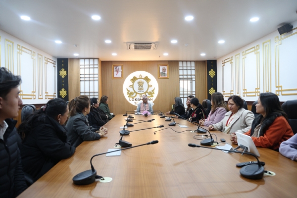 एनसीडब्ल्युकी सदस्या डेलिना खोङडुपले राज्यपालसॅंग गरिन् शिष्टाचार भेट एनसीडब्ल्युकी सदस्या डेलिना खोङडुपले राज्यपालसॅंग गरिन् शिष्टाचार भेट