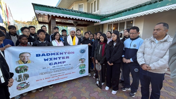 मन्त्री एनबी दाहालले शीतकालीन ब्याडमिन्टन शिविरको उद्घाटन गरे मन्त्री एनबी दाहालले शीतकालीन ब्याडमिन्टन शिविरको उद्घाटन गरे