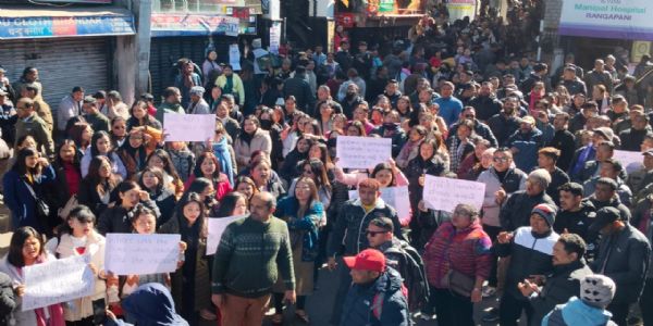 पहाडका ३१३ जना शिक्षक शिक्षिकाहरुले दार्जिलिङमा‌ ऱ्याली निकाले