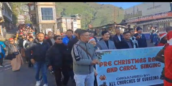 खरसाङमा प्रि क्रिसमस ऱ्यालीको साथमा क्यारोल गीतहरुको प्रस्तुति