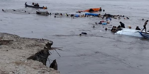 पेरुको अमेजन नदीमा दुईवाट नाउ पल्टिँदा १२ जनाको मृत्यु