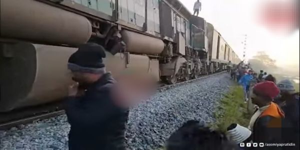 असममा हात्तीहरूसित ठोक्किएपछि राजधानी एक्सप्रेस पटरीदेखि बाहिर झऱ्यो, कोही हताहत भएन