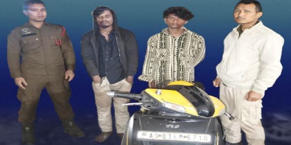 स्कूटी चोरीको आरोपमा दुई चोर पक्राउ