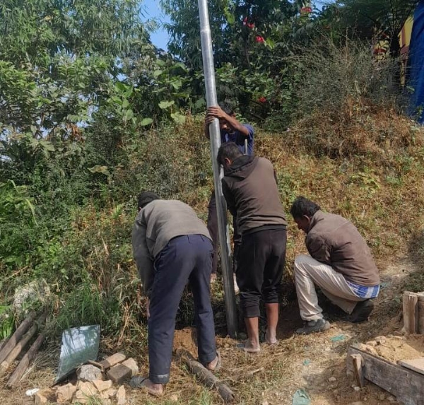 घैयाबारीमा स्ट्रिट लाइट लगाउने कार्य शुरु