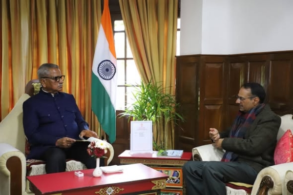 मुख्य सचिव तेलाङले राज्यपाल माथुरसॅंग गरे शिष्टाचार भेट